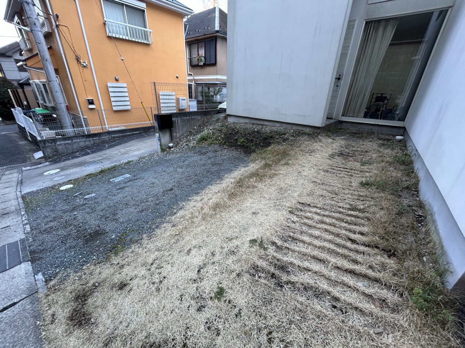 鎌倉市にて駐車場土間コン打設工事