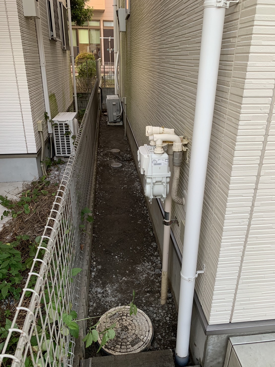 鎌倉市にて犬走り土間打ち工事