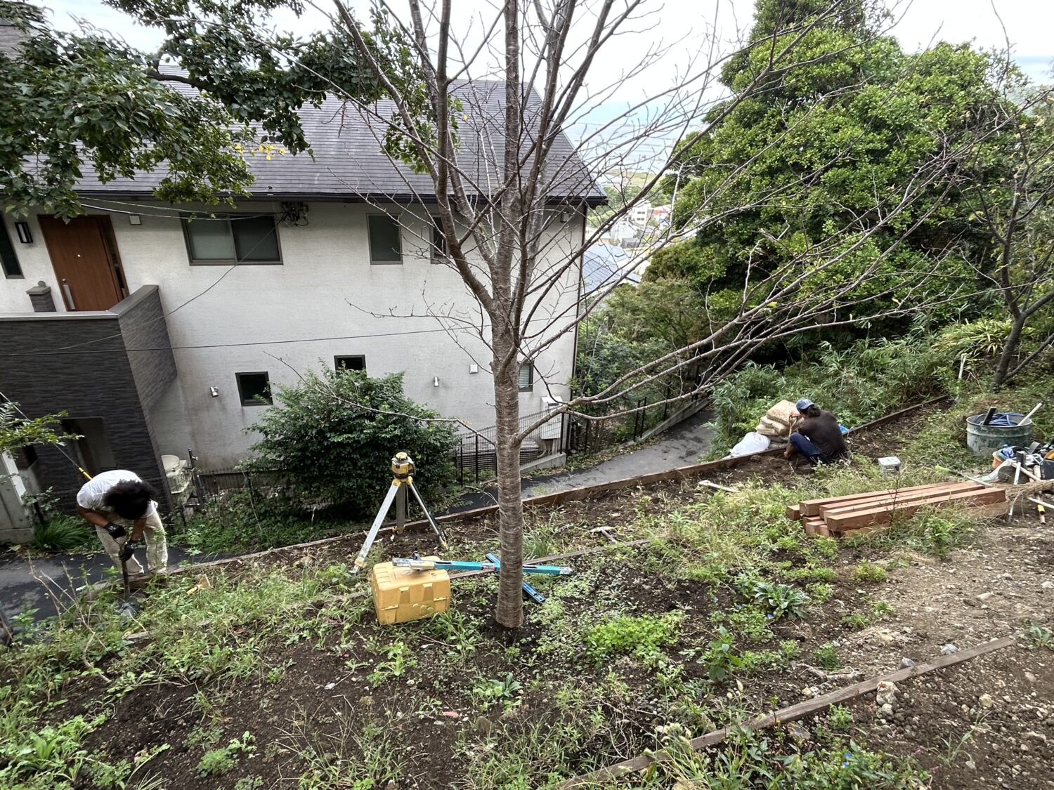 葉山町にて傾斜地の土留め工事