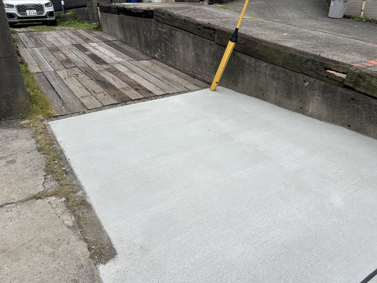 葉山町にて土間コン駐車場制作