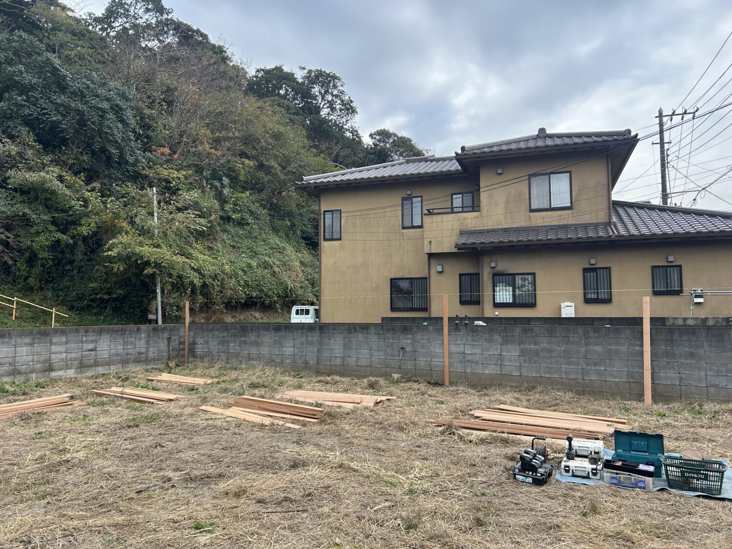 三浦市にてセランガンバツウッドフェンスの施工